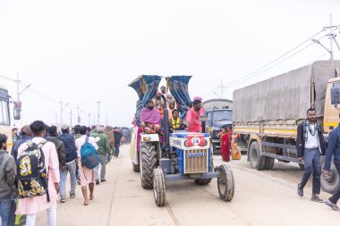 Prayagraj, Uttar Pradesh, Hindistan - 14 Ocak 2025: Mahakumbh, Mahakumbh, Kutsal Naga sadhu baba grubu.