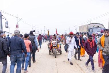 Prayagraj, Uttar Pradesh, Hindistan - 14 Ocak 2025: Mahakumbh, Mahakumbh, Kutsal Naga sadhu baba grubu.