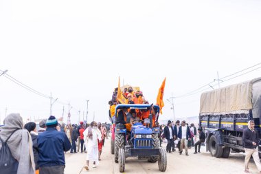 Prayagraj, Uttar Pradesh, Hindistan - 14 Ocak 2025: Mahakumbh, Mahakumbh, Kutsal Naga sadhu baba grubu.