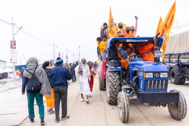Prayagraj, Uttar Pradesh, Hindistan - 14 Ocak 2025: Mahakumbh, Mahakumbh, Kutsal Naga sadhu baba grubu.