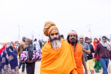 Prayagraj, Uttar Pradesh, Hindistan - 14 Ocak 2025: Mahakumbh, Mahakumbh, Kutsal Naga sadhu baba grubu.