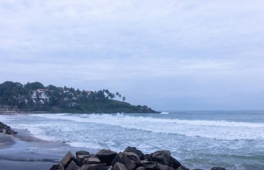 Bulutlu bir günde Hindistan 'ın deniz manzarası 