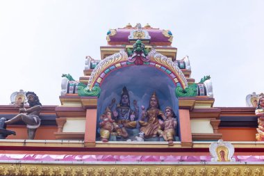 Thiruvananthapuram, Kerala, Hindistan - 14 Ekim 2024: Kerala 'daki Hindu tanrı şiş tapınağının mimarisi. Antik Hint tanrısı tapınağı Güney Hindistan 'ı ziyaret edip ibadet etmeleriyle ünlüdür..