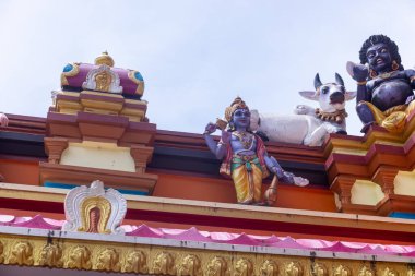 Thiruvananthapuram, Kerala, Hindistan - 14 Ekim 2024: Kerala 'daki Hindu tanrı tapınağının mimarisi. Antik Hint tanrısı tapınağı Güney Hindistan 'ı ziyaret edip ibadet etmeleriyle ünlüdür..