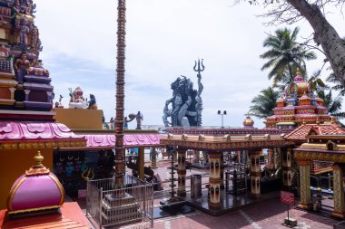 Thiruvananthapuram, Kerala, Hindistan - 14 Ekim 2024: Kerala 'daki Hindu tanrı şiş tapınağının mimarisi. Antik Hint tanrısı tapınağı Güney Hindistan 'ı ziyaret edip ibadet etmeleriyle ünlüdür..