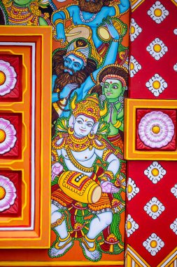Thiruvananthapuram, Kerala, Hindistan - 14 Ekim 2024: Kerala 'daki Hindu tanrı tapınağının mimarisi. Antik Hint tanrısı tapınağı Güney Hindistan 'ı ziyaret edip ibadet etmeleriyle ünlüdür..