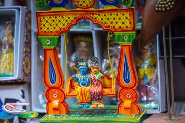 Ev dekorasyonu için el yapımı renkli ahşap oyuncaklar. İç dekorasyon