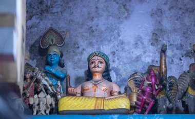 Ev dekorasyonu için el yapımı renkli ahşap oyuncaklar. İç dekorasyon