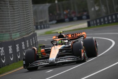 Albert Park, Melbourne, Avustralya. F1 Dünya Şampiyonası 2023. Avustralya Grand Prix 'si. Kazanan Max Verstappen, Red Bull ile podyumda Lewis Hamilton, Mercedes ve Fernando Alonso, Aston Martin.