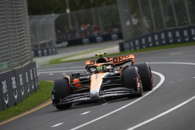 Albert Park, Melbourne, Avustralya. F1 Dünya Şampiyonası 2023. Avustralya Grand Prix 'si. Kazanan Max Verstappen, Red Bull ile podyumda Lewis Hamilton, Mercedes ve Fernando Alonso, Aston Martin.