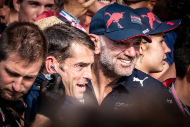 Zandvoort, Hollanda. 1-4 Eylül 2022. F1 Dünya Şampiyonası, Hollanda Grand Prix. Yarış günü. Adrian Newey, Red Bull F1 Ekip Teknik Direktörü, Max VERSTAPPEN 'in Vistory' sini kutluyoruz..