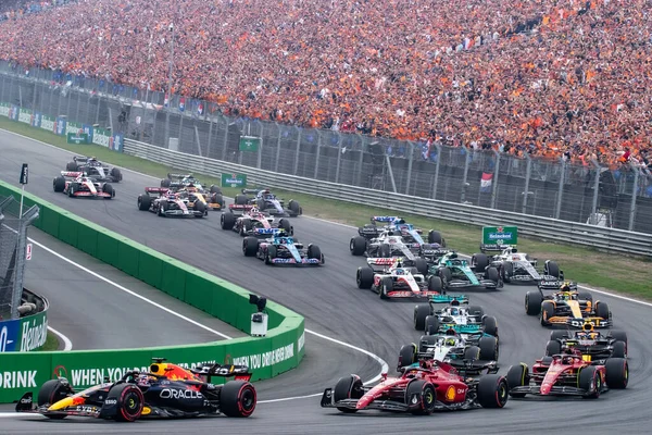 荷兰赞德沃特2022年9月1日至4日 F1世界锦标赛荷兰大奖赛比赛日 比赛由红牛队的马克斯 维斯塔潘 Max Verstappen — 图库照片