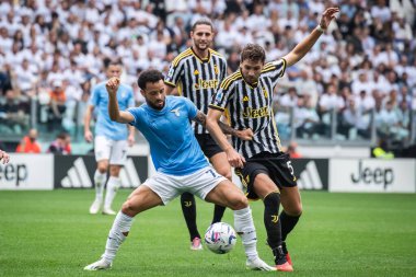 Torino, İtalya. 16 Eylül 2023. İtalyan Serisi A Futbol Şampiyonası 2023 / 24. Juventus Lazio 'ya karşı 3-1. Felipe Anderson, Lazio ve Manuel Locatelli, Juventus, top için yarışın..