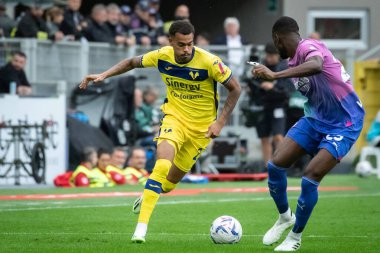 Milan, İtalya. 23 Eylül 2023. İtalyan Serisi A futbol şampiyonası. AC Milan Hellas Verona 'ya karşı 1-0. Cyril Ngonge, Verona.