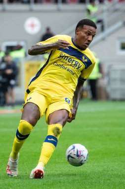 Milan, İtalya. 23 Eylül 2023. İtalyan Serisi A futbol şampiyonası. AC Milan Hellas Verona 'ya karşı 1-0. Michael Folorunsho, Verona.