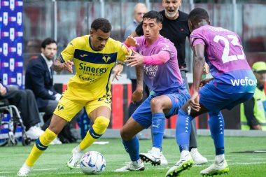 Milan, İtalya. 23 Eylül 2023. İtalyan Serisi A futbol şampiyonası. AC Milan Hellas Verona 'ya karşı 1-0. Cyril Ngonge, Verona.