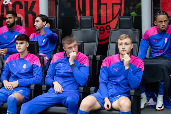 Milan, İtalya. 23 Eylül 2023. İtalyan Serisi A futbol şampiyonası. AC Milan Hellas Verona 'ya karşı 1-0. AC Milan oyuncuları bankta.