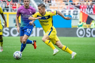 Milan, İtalya. 23 Eylül 2023. İtalyan Serisi A futbol şampiyonası. AC Milan Hellas Verona 'ya karşı 1-0. Tomas Suslov, Verona.