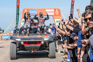 Yanbu, Suudi Arabistan. 05-19 Ocak 2024. 204 numara, Carlos Sainz Lucas Cruz, Audi RS Q e-tron, Audi Spor Takımı, Dakar Rallisi kazananları