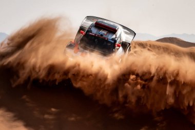 Yanbu, Suudi Arabistan. 05-19 Ocak 2024. 46 Dakar Rallisi. # 207, Mattias Ekstrom Emil Bergkvist, Audi RS Q e-tron, Audi Spor Takımı, kum tepelerinde.