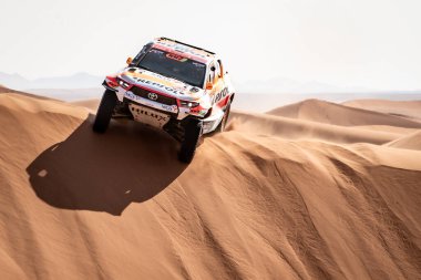 Yanbu, Suudi Arabistan. 05-19 Ocak 2024. 46 Dakar Rallisi. # 235, Isidre Esteve Jose Maria Villalobos, Toyota Hilux, Repsol Toyota Ralli Takımı