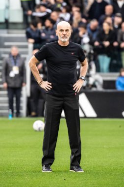 Torino, İtalya. 27 Nisan 2024. İtalyan Serisi A Futbol Şampiyonası. Juventus FC, Milan 'a karşı. Stefanio Pioli, antrenör Milan ısınma turunda..
