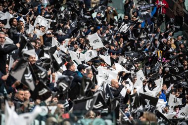 Torino, İtalya. 27 Nisan 2024. İtalyan Serisi A Futbol Şampiyonası. Juventus FC, Milan 'a karşı. Destekçiler Juventus.