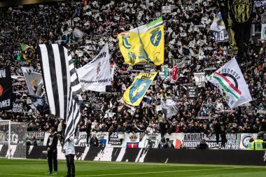 Torino, İtalya. 27 Nisan 2024. İtalyan Serisi A Futbol Şampiyonası. Juventus FC, Milan 'a karşı. Destekçiler Juventus.