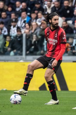 Torino, İtalya. 27 Nisan 2024. İtalyan Serisi A Futbol Şampiyonası. Juventus FC, Milan 'a karşı. Yacine Adli, Milan.