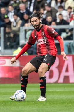 Torino, İtalya. 27 Nisan 2024. İtalyan Serisi A Futbol Şampiyonası. Juventus FC, Milan 'a karşı. Yacine Adli, Milan.