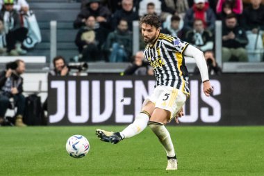 Torino, İtalya. 27 Nisan 2024. İtalyan Serisi A Futbol Şampiyonası. Juventus FC, Milan 'a karşı 0-0. Manuel Locatelli, Juventus.