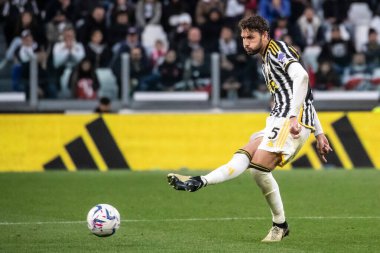 Torino, İtalya. 27 Nisan 2024. İtalyan Serisi A Futbol Şampiyonası. Juventus FC, Milan 'a karşı 0-0. Manuel Locatelli, Juventus.
