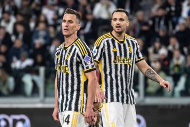 Torino, İtalya. 27 Nisan 2024. İtalyan Serisi A Futbol Şampiyonası. Juventus FC, Milan 'a karşı 0-0. Alek Milik ve Federico Gatti, Juventus.