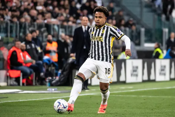 Torino, İtalya. 27 Nisan 2024. İtalyan Serisi A Futbol Şampiyonası. Juventus FC, Milan 'a karşı 0-0. Weston Mckennie, Juventus.