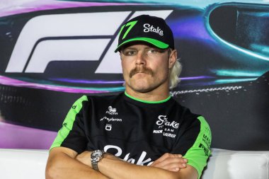 Miami, FL, ABD. 02-05 Mayıs 2024. Formula 1 Dünya Şampiyonası. Formula 1 Crypto.com Miami Grand Prix. - Perşembe. 77 numara, Valtteri BOTTAS, FIN, Stake F1 Team kick Sauber, C44, Ferrari, basın toplantısında.