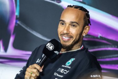 Miami, FL, ABD. 02-05 Mayıs 2024. Formula 1 Dünya Şampiyonası. Formula 1 Crypto.com Miami Grand Prix. - Perşembe. Lewis Hamilton, Mercedes, basın konferansında.