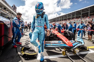 Miami, FL, ABD. 02-05 Mayıs 2024. Formula 1 Dünya Şampiyonası. Formula 1 Crypto.com Miami Grand Prix. Pazar günü. Charles Leclerc, Ferrari, başlangıç ızgarasında.