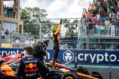 Miami, FL, ABD. 02-05 Mayıs 2024. Formula 1 Dünya Şampiyonası. Formula 1 Crypto.com Miami Grand Prix. Pazar günü. Lando Norris, Mclaren, yarışı kazandı..