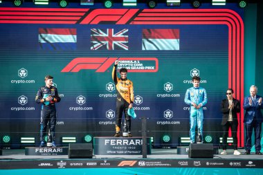 Miami, FL, ABD. 02-05 Mayıs 2024. Formula 1 Dünya Şampiyonası. Formula 1 Crypto.com Miami Grand Prix. Pazar günü. Lando Norris, Mclaren, yarışın galibi, podyumda.