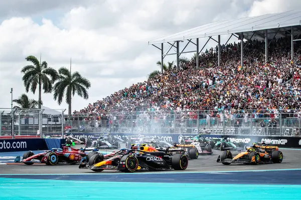 Miami, FL, ABD. 02-05 Mayıs 2024. Formula 1 Dünya Şampiyonası. Formula 1 Crypto.com Miami Grand Prix. Pazar günü. Yarış başlasın..