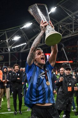 Dublin, İrlanda. 22 Mayıs 2024, Aviva Stadyumu. UEFA Avrupa Ligi Finali. Atalanta, Bayer Leverkusen 'e karşı 3-0. Gianluca Scamacca, Atalanta, Kupa ile kutlama.