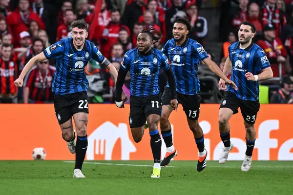 Dublin, İrlanda. 22 Mayıs 2024, Aviva Stadyumu. UEFA Avrupa Ligi Finali. Atalanta, Bayer Leverkusen 'e karşı 3-0. Ademola Lookman, Atalanta, takım arkadaşlarıyla golü kutluyor.