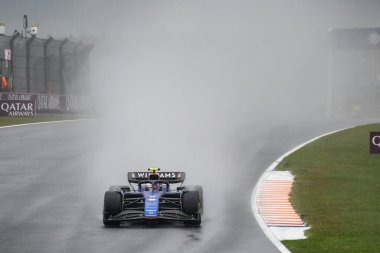 Zandvoort, Hollanda. 22-25 Ağustos 2024. Formula 1 Heineken Hollanda Grand Prix 'si. Cumartesi. # 2, Logan Sargeant, USA, Williams Racing, FW46, Mercedes, udge kazasından önce.