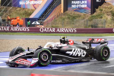 Zandvoort, Hollanda. 22-25 Ağustos 2024. Formula 1 Heineken Hollanda Grand Prix 'si. Cumartesi. Nico HUELKENBERG, GER, MoneyGram Haas F1 Team, VF24, Ferrari, ücretsiz antrenmanda kaza yaptı.
