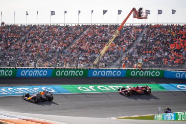 Zandvoort, Hollanda. 22-25 Ağustos 2024. Formula 1 Heineken Hollanda Grand Prix 'si. Cuma, bedava antrenman. Sergio Perez, Red Bull Racing, ve Charles Leclerc, Scuderia Ferrari Takımı.