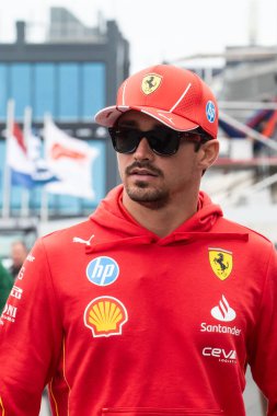 Zandvoort, Hollanda. 22-25 Ağustos 2024. Formula 1 Heineken Hollanda Grand Prix 'si. Perşembe, şoförler geliyor. Charles Leclerc, Scuderia Ferrari Takımı.