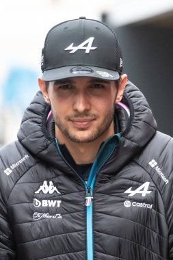 Zandvoort, Hollanda. 22-25 Ağustos 2024. Formula 1 Heineken Hollanda Grand Prix 'si. Perşembe, şoförler geliyor. Esteban Ocon, Alpine, basın toplantısında..