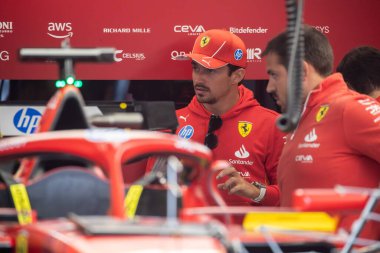 Zandvoort, Hollanda. 22-25 Ağustos 2024. Formula 1 Heineken Hollanda Grand Prix 'si. Perşembe, şoförler geliyor. Charles LECLERC, MCO, Scuderia Ferrari Takımı, garajda..