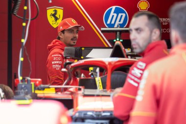 Zandvoort, Hollanda. 22-25 Ağustos 2024. Formula 1 Heineken Hollanda Grand Prix 'si. Perşembe, şoförler geliyor. Charles LECLERC, MCO, Scuderia Ferrari Takımı, garajda..