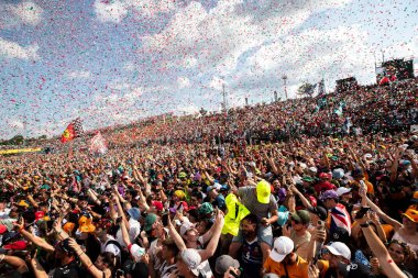 Budapeşte, Macaristan. Macar Pisti. 21 Temmuz 2024. Formula 1 Dünya Şampiyonu. Macaristan Grand Prix 'si. Yarış. Yarışın sonunda F1 taraftarları.